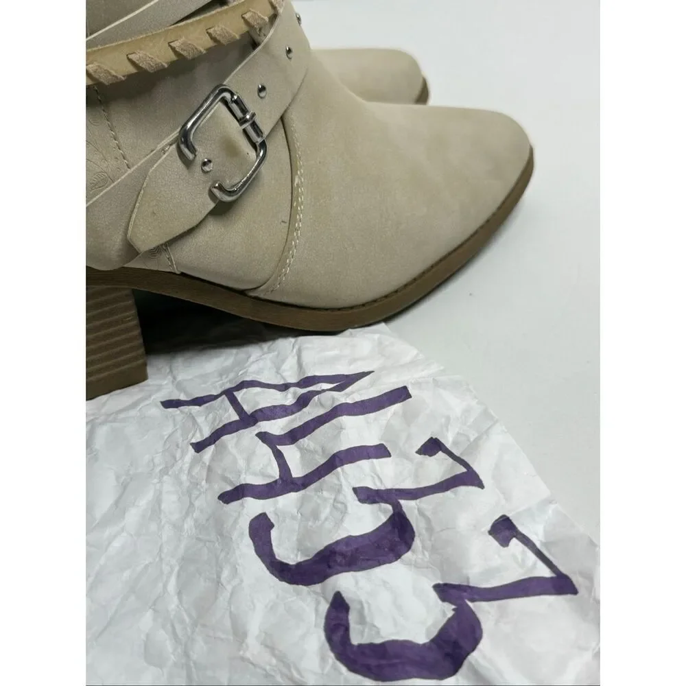Maurices Elsa Belted Ankle Boot Size 11 Light Cream Beige